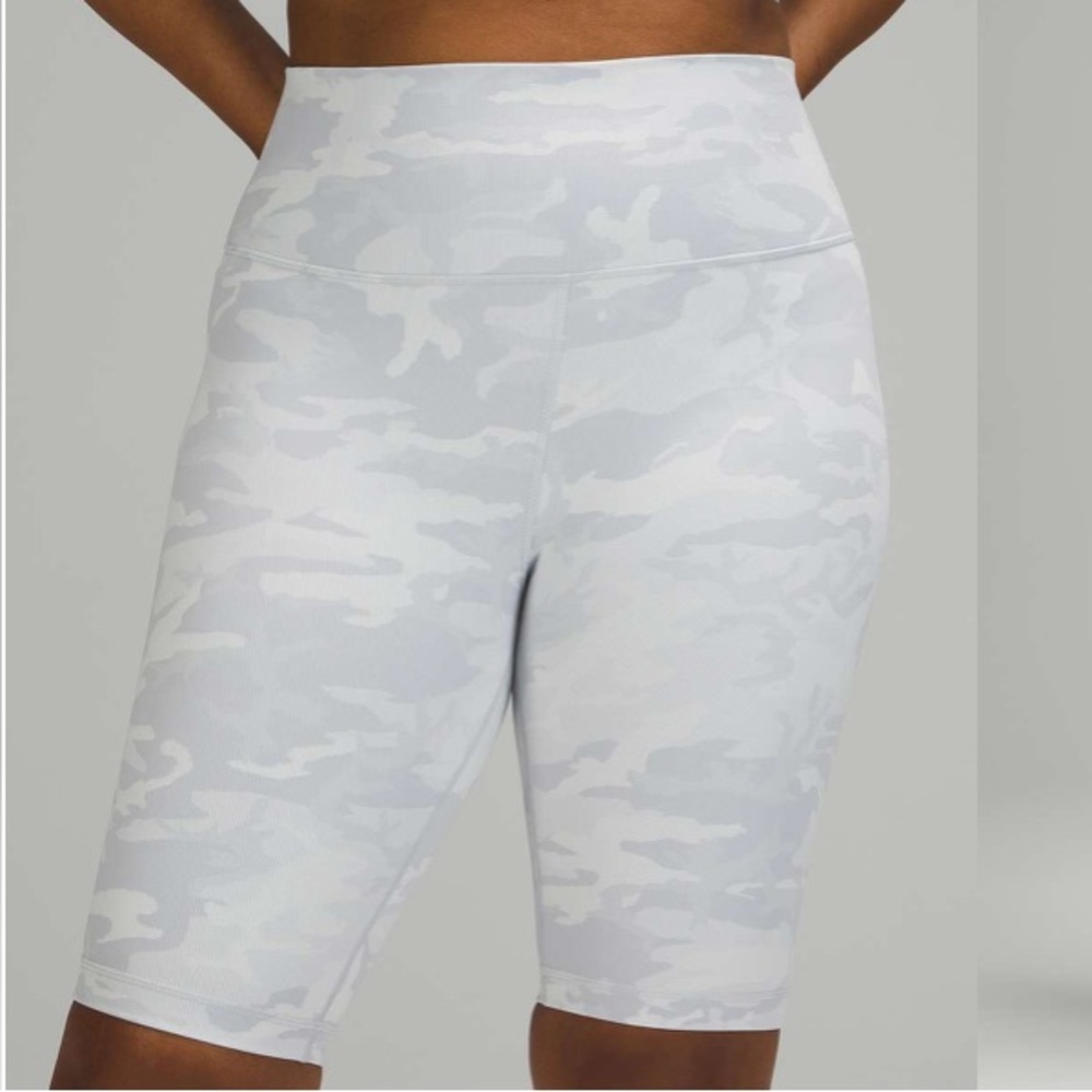 Lululemon Wunder Under Ribbed Biker Shorts  ~ Size 4 - Picture 2 of 9